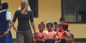 Frivilligt arbejde i udlandet bliver til en leg med Alott